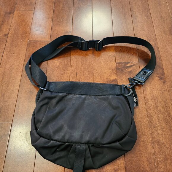 Lululemon black crossbody or fanny pack bag - Picture 5 of 10